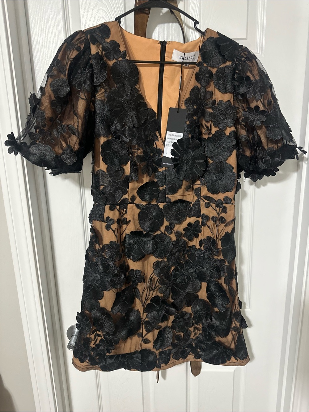 elliatt rosalind black floral applique 3d puff sleeve mini dress size XL NEW-